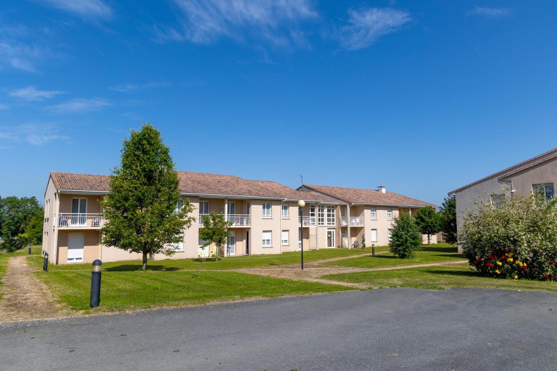 Patio Parc Residence Argenton-l'Eglise Exterior photo